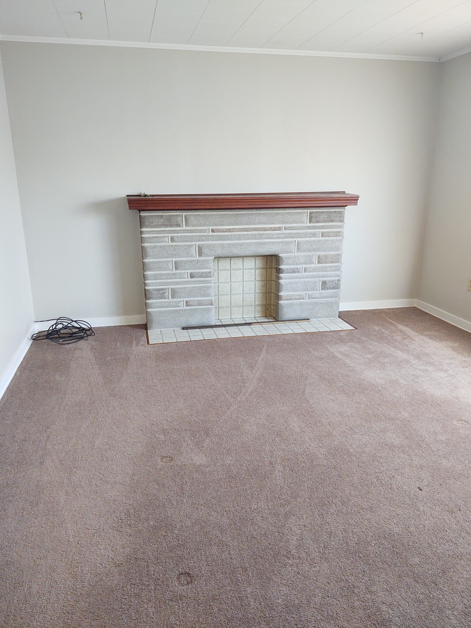 Living room - 537 Sewickley St