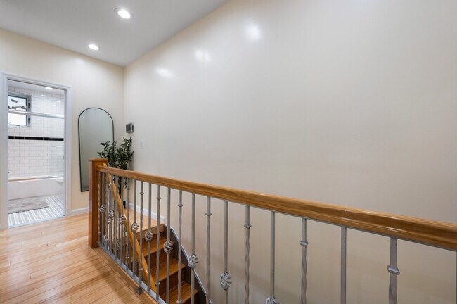 Building Photo - 318 E 62nd St