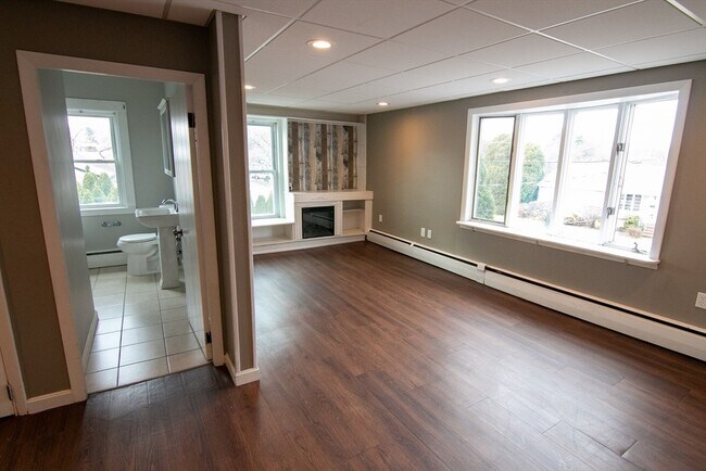 Building Photo - 118 Vine St