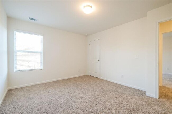 Building Photo - 131 Shelter Ln E