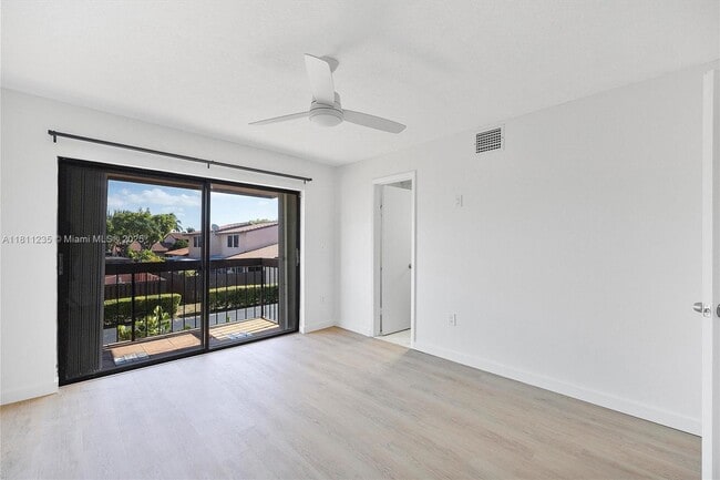 Building Photo - 3809 SW 82nd Ave