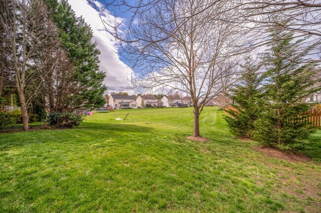 Building Photo - Stunningly Updated Home in Evergreen Meado...
