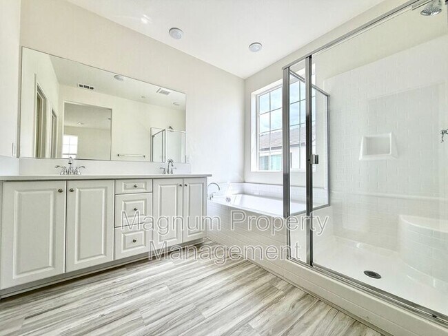 Building Photo - 25161 Harmony Ave