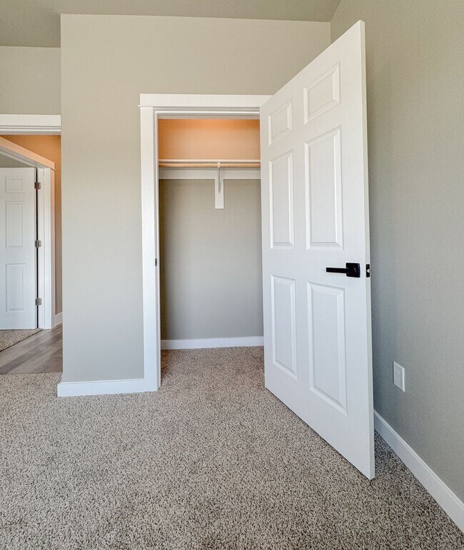 Building Photo - Pet Friendly 2 bed/ 2 bath unit at Soldier Ridge!