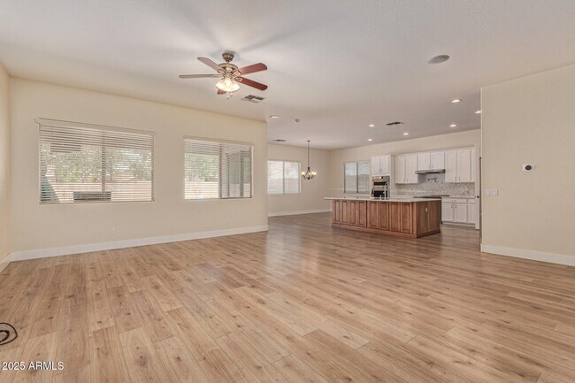 Building Photo - 4978 E Karsten Dr