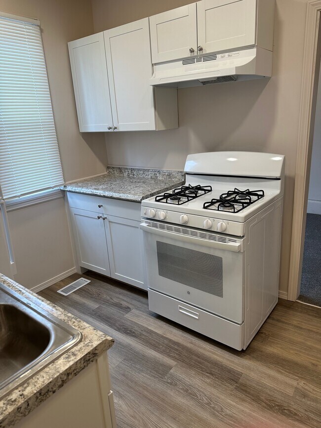 Building Photo - 1306 N Walnut St