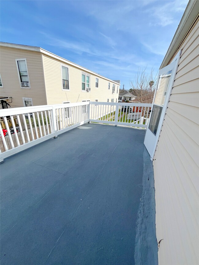 Building Photo - 4109 1/2 Ave S