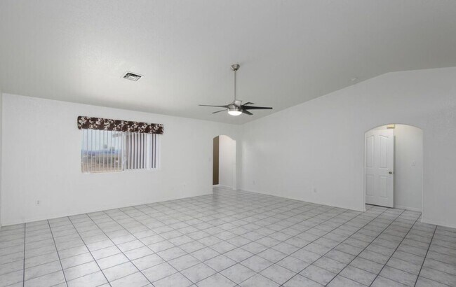 Building Photo - 3 Bedroom - 2 Bath Pool Home