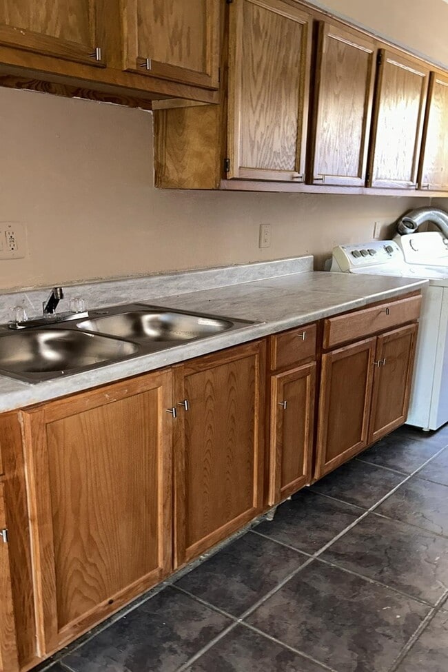 Building Photo - 2117 Giuffras Ave