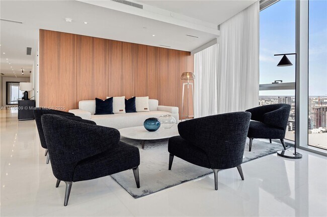 Building Photo - 300 Biscayne Blvd Way