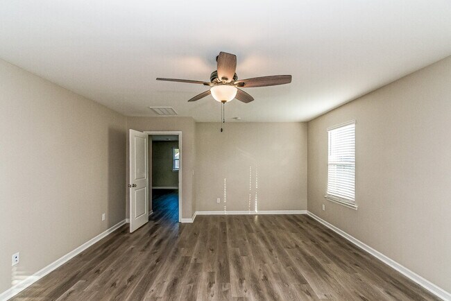 Building Photo - 231 Pilsen Dr