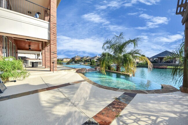 Building Photo - 17859 Camp Cove Dr