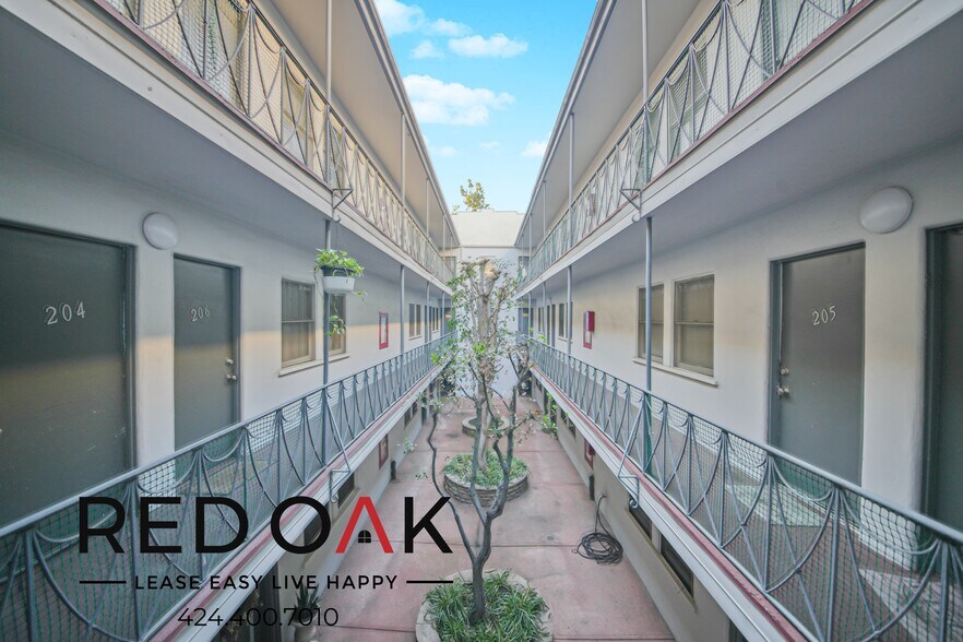 Building Photo - 615 N Rossmore Ave