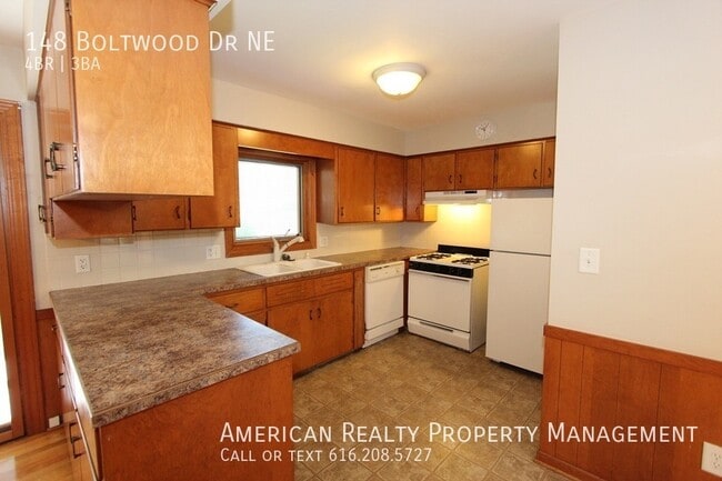 Building Photo - 148 Boltwood Dr NE