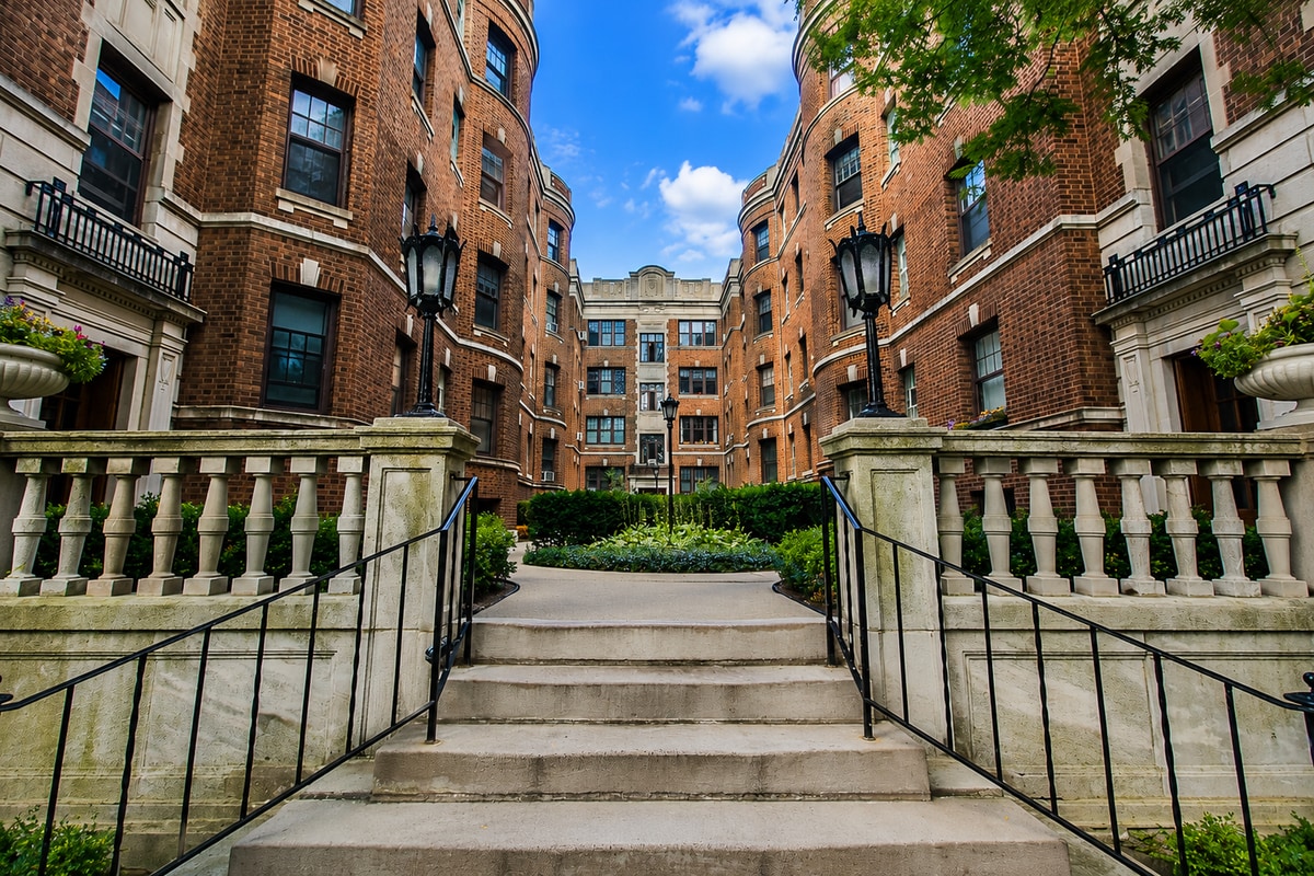 Building Photo - 2328 N Lincoln Park W
