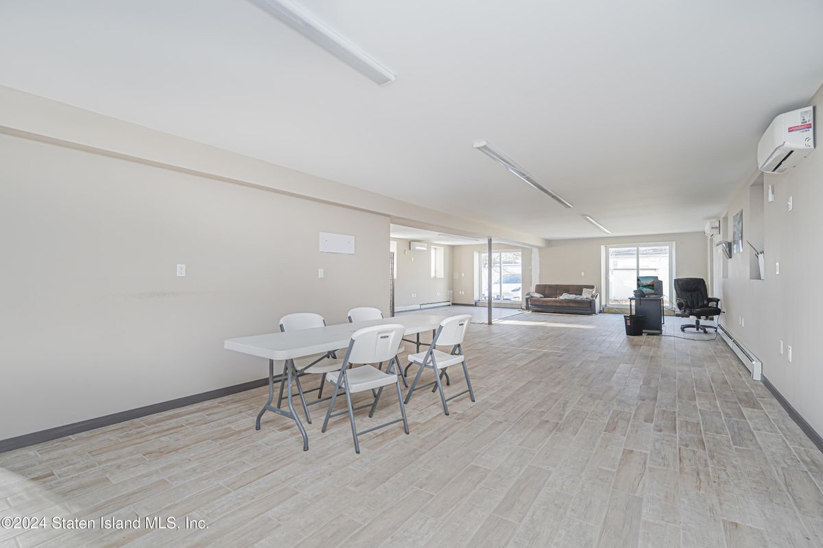 Building Photo - 2981 Hylan Blvd