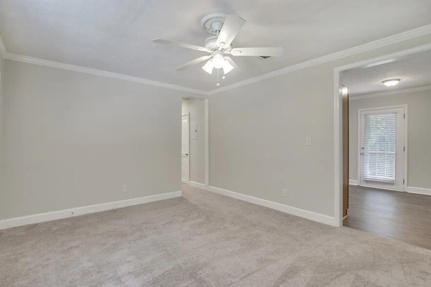 Building Photo - 3551 Meadowview Dr