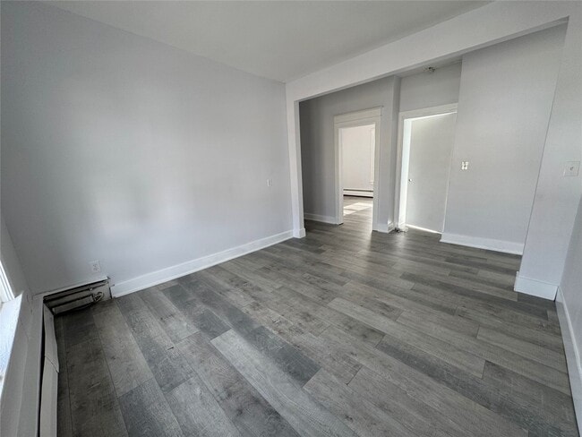 Building Photo - 28 Emma St