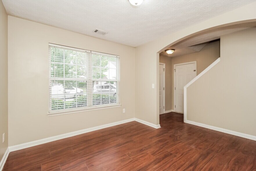 Building Photo - 9494 Lakeview Rd