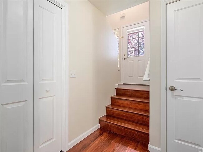 Inside Entryway - 833 Marlbank Pl