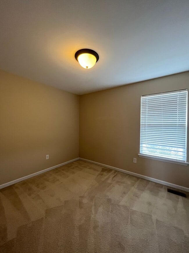 Building Photo - Updated 4 Bed 3 Bath Home In Fairview Heights!
