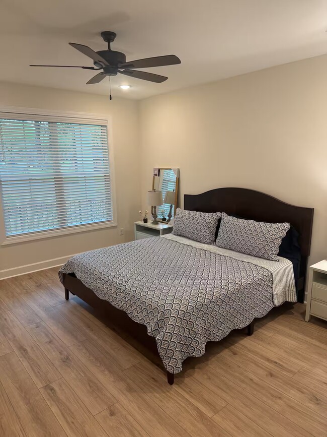 Building Photo - 4 Bedroom 2.5 Bath Furnished Home in Hernando