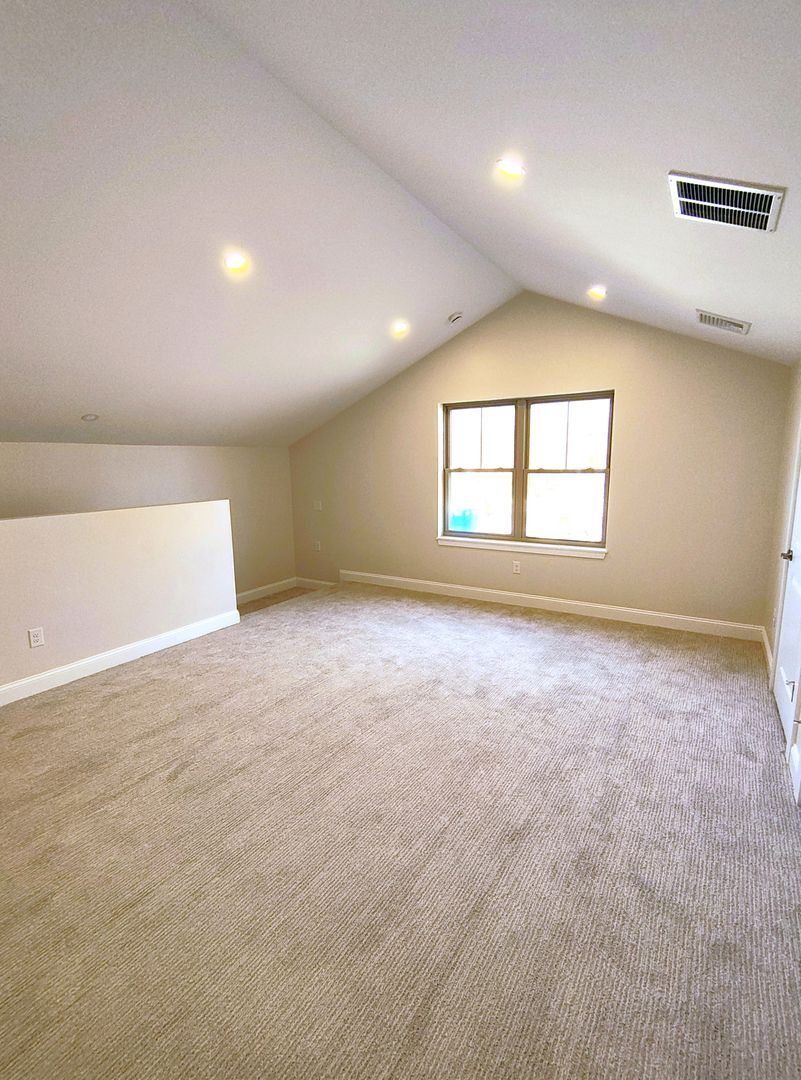 Building Photo - 34-34 W Valley Cir