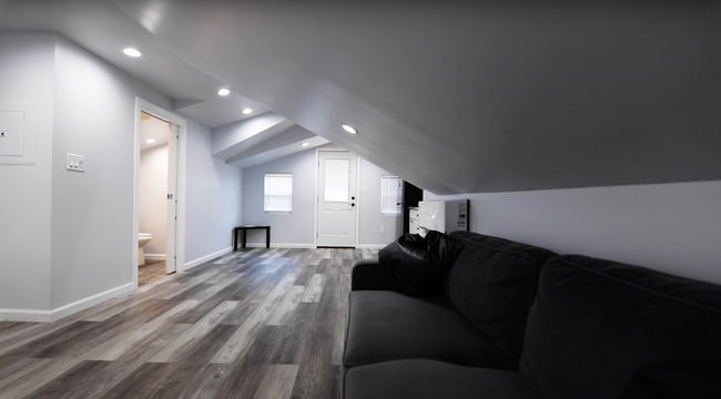 Building Photo - 1615-1617 D St, Unit 1617D