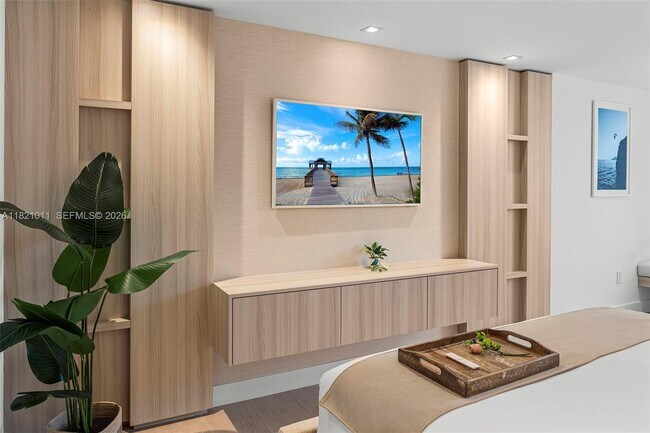 Building Photo - 2301 Collins Ave
