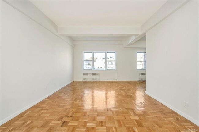 Building Photo - 525 Bronxville Rd