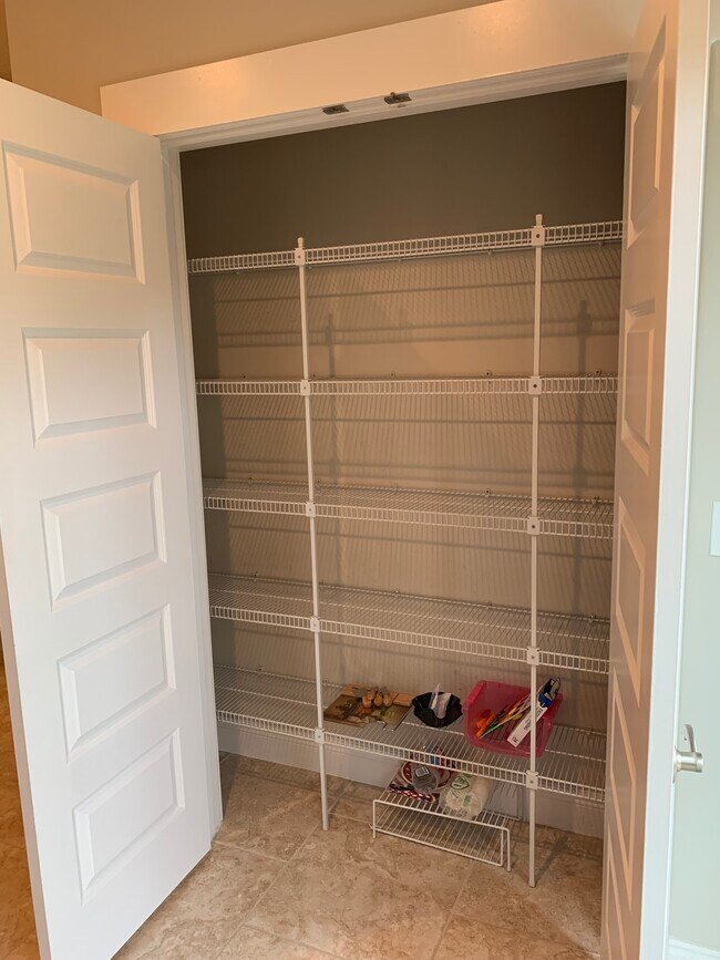 Building Photo - 161 Escanaba Ave