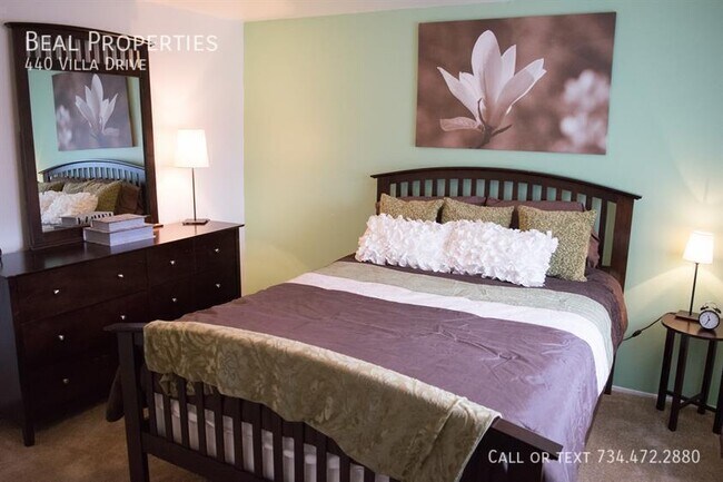 Building Photo - 440 Villa Dr