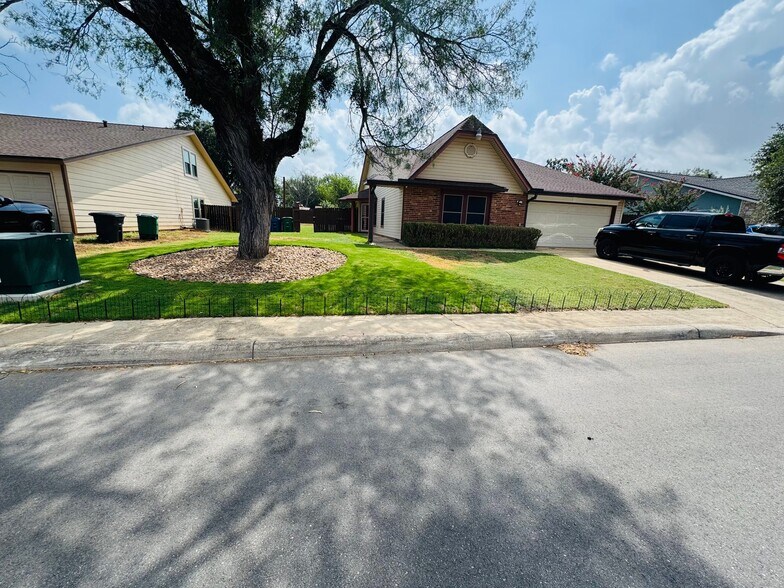 Building Photo - 906 Fillmore Dr