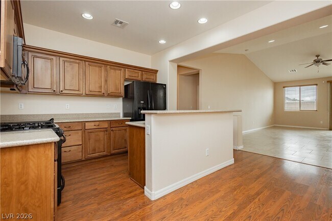 Building Photo - 11220 Robin Park Ave