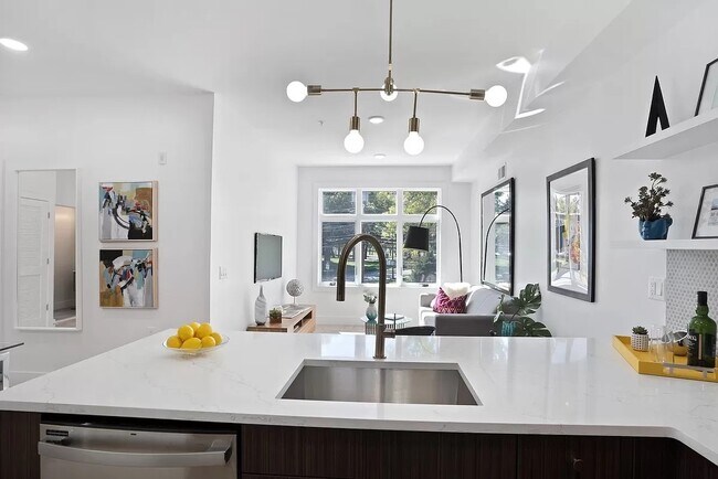 Building Photo - 276 Duncan Ave