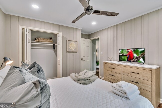 Building Photo - 597 South Gordon Rd SW