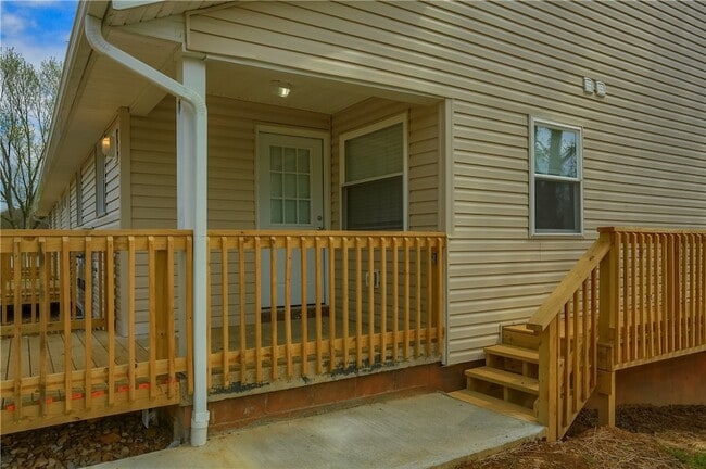 Building Photo - 153 Kathleen Dr