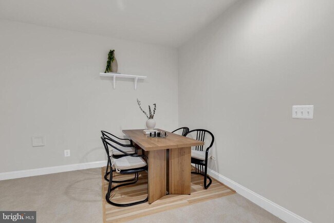 Building Photo - 42706 Chisholm Dr