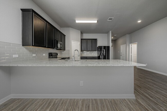 Building Photo - 521 Fallbrook Dr