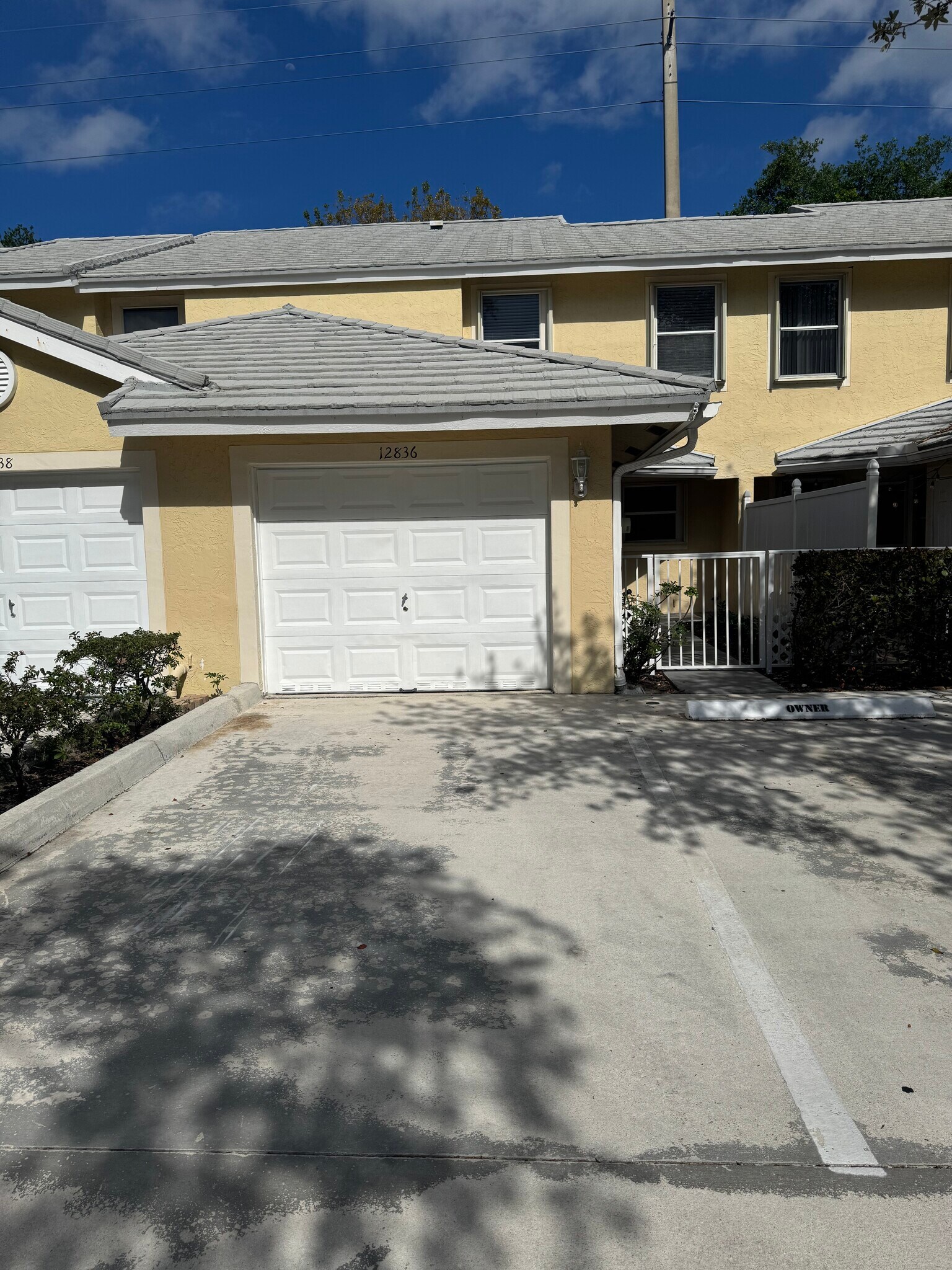 Building Photo - 12836 Woodmill Dr