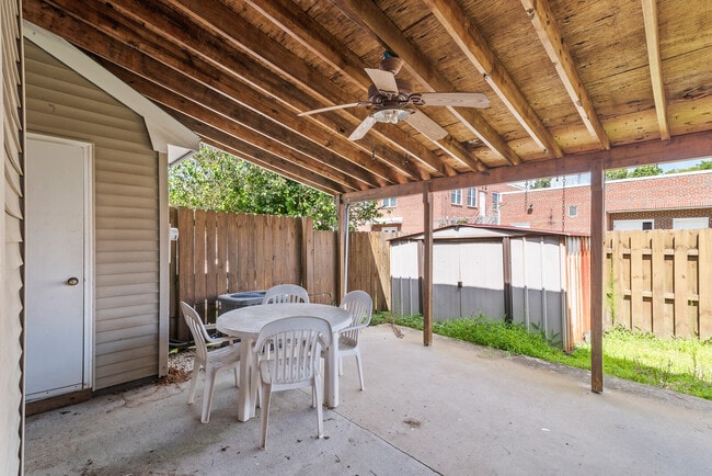 Building Photo - 15 Riverchase Dr
