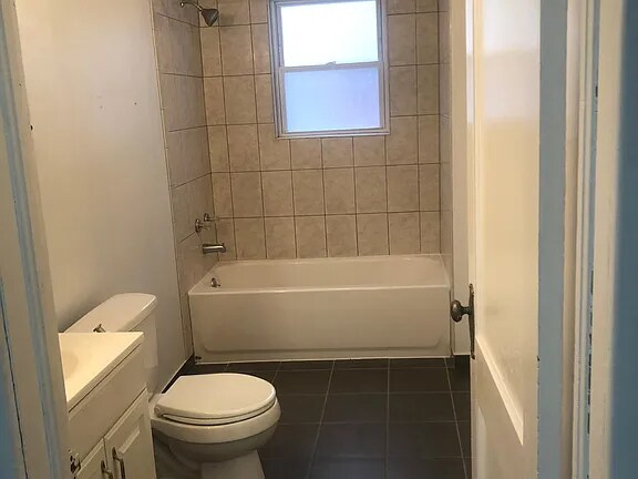 Building Photo - 122 Barton Ave