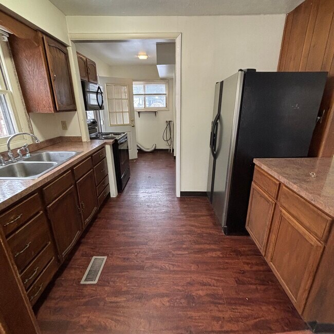 Building Photo - 6321 Cooper Rd