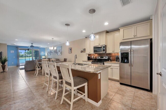 Building Photo - 14940 Edgewater Cir