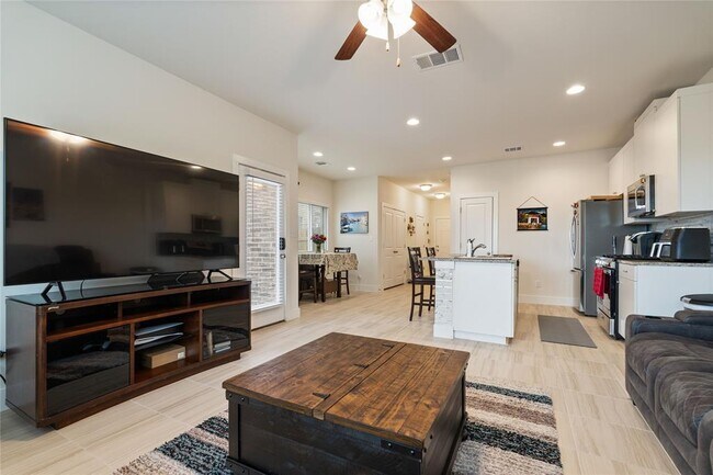 Building Photo - 603 White Steppe Way