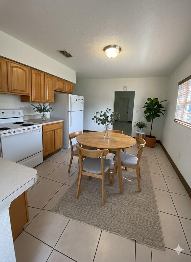 Building Photo - 1995 NE 167th St