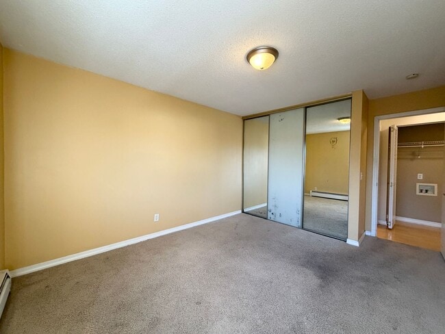 Building Photo - 1-bedroom Near Bde Maka Ska! Underground Parking & Balcony!