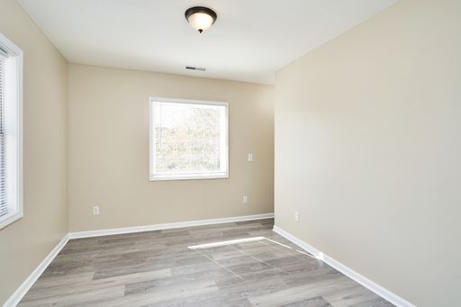 Building Photo - Totally renovated and new 5 Bedroom 2.5 Ba...