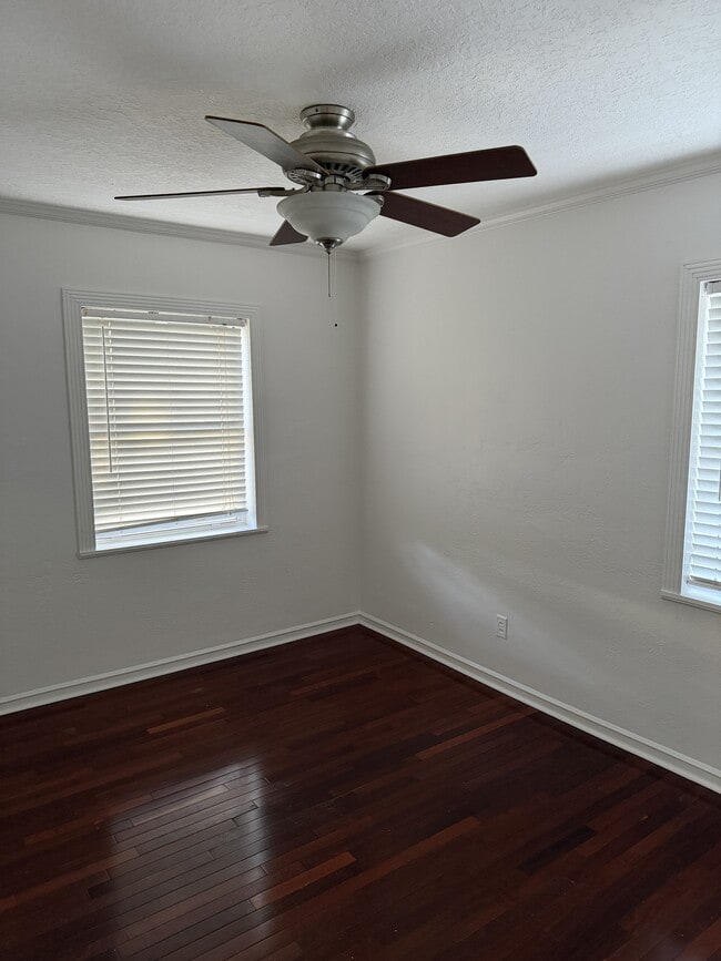 Building Photo - 3009 Oberlin Ave