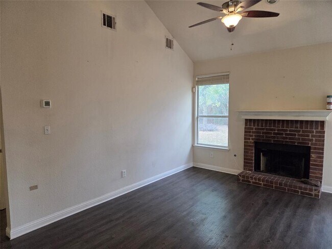 Building Photo - 607 Meadow View Dr